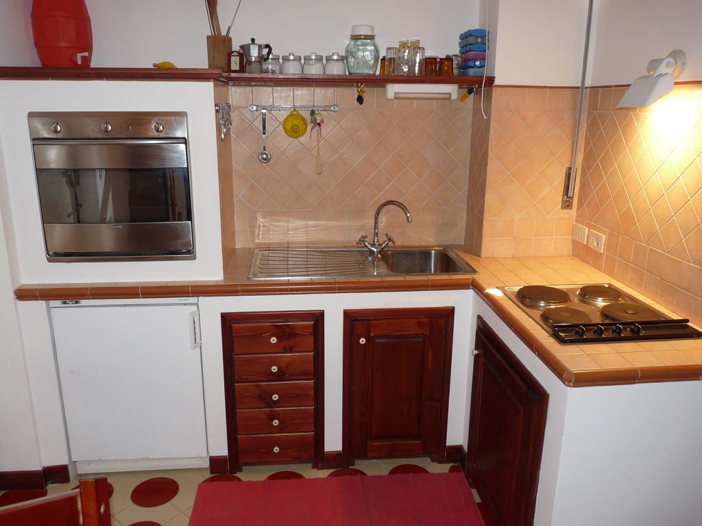 Agenzia Aprea Appartamenti Ponza Habitación foto