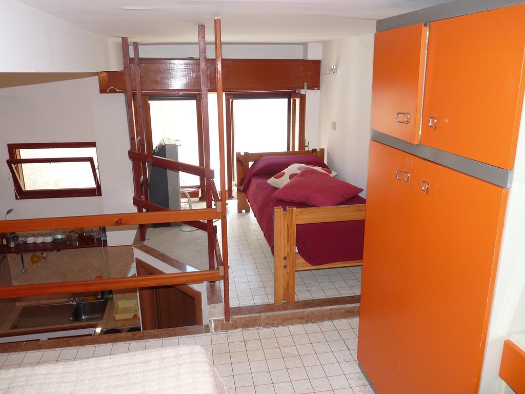 Agenzia Aprea Appartamenti Ponza Habitación foto