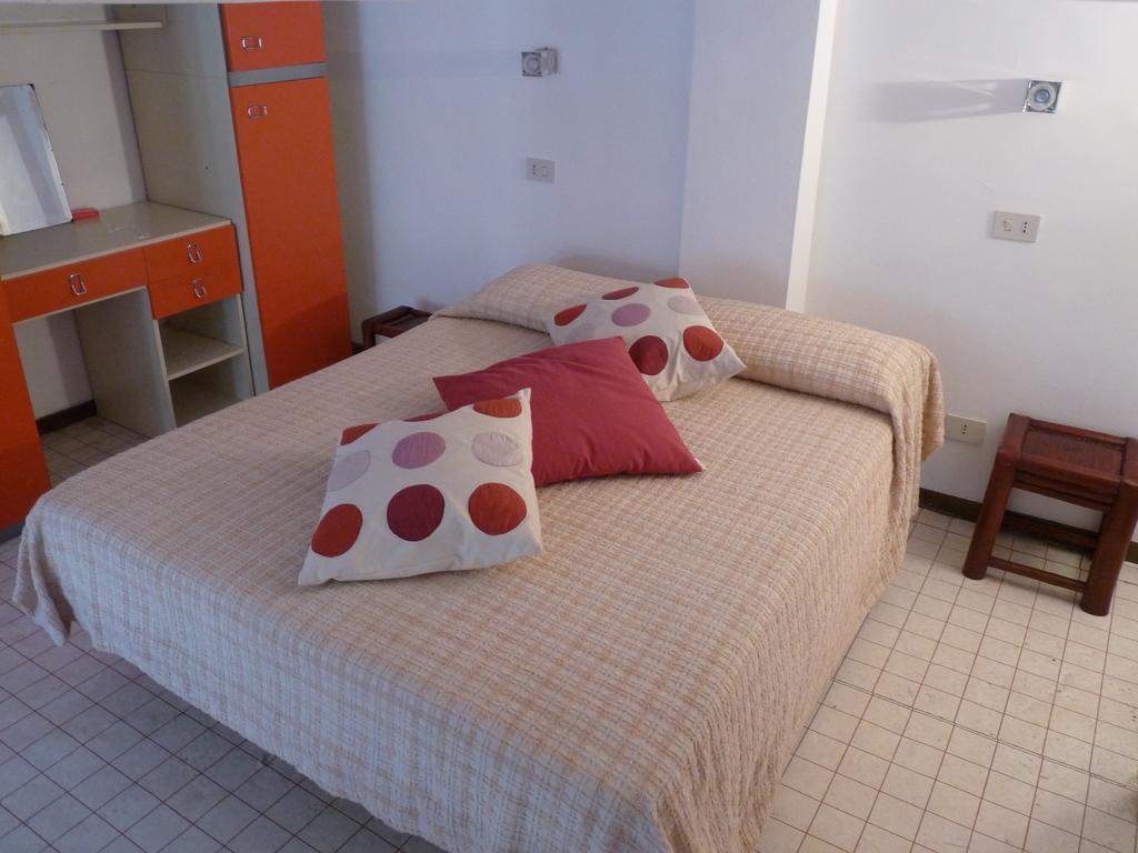 Agenzia Aprea Appartamenti Ponza Habitación foto