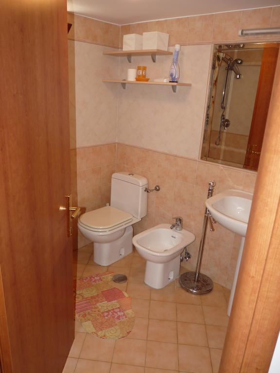 Agenzia Aprea Appartamenti Ponza Habitación foto